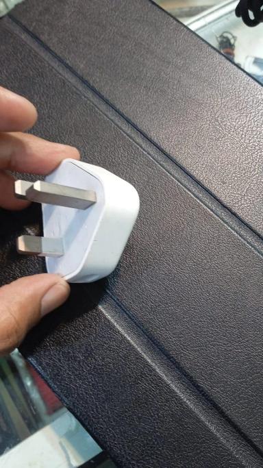 Adapter Apple White Phone 6 and 7