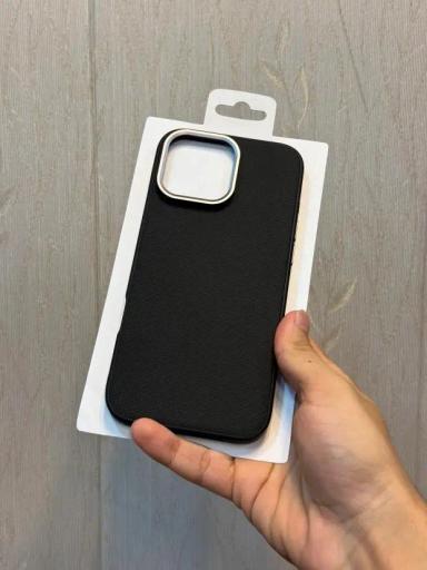 Cover Black 16 Pro Max