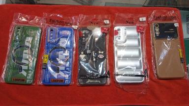 Mobile Case/Cover Vivo Black Y20 Mobile Covers Puffer (Different Colors)