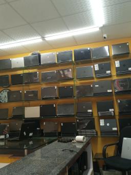 Super Laptops store logo
